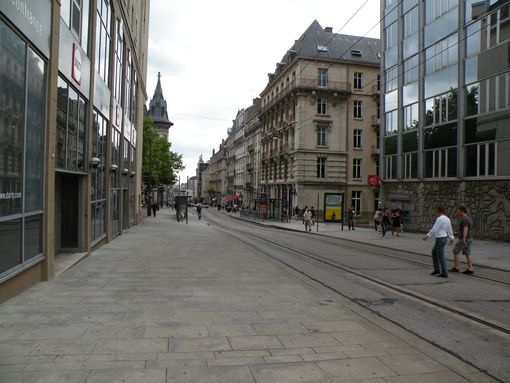  la rue Saint-Georges et ses voies de tramway